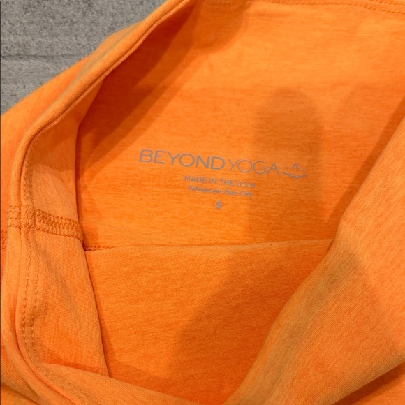 Beyond Yoga Vibrant Orange womens Leggings - Picture 2 of 2